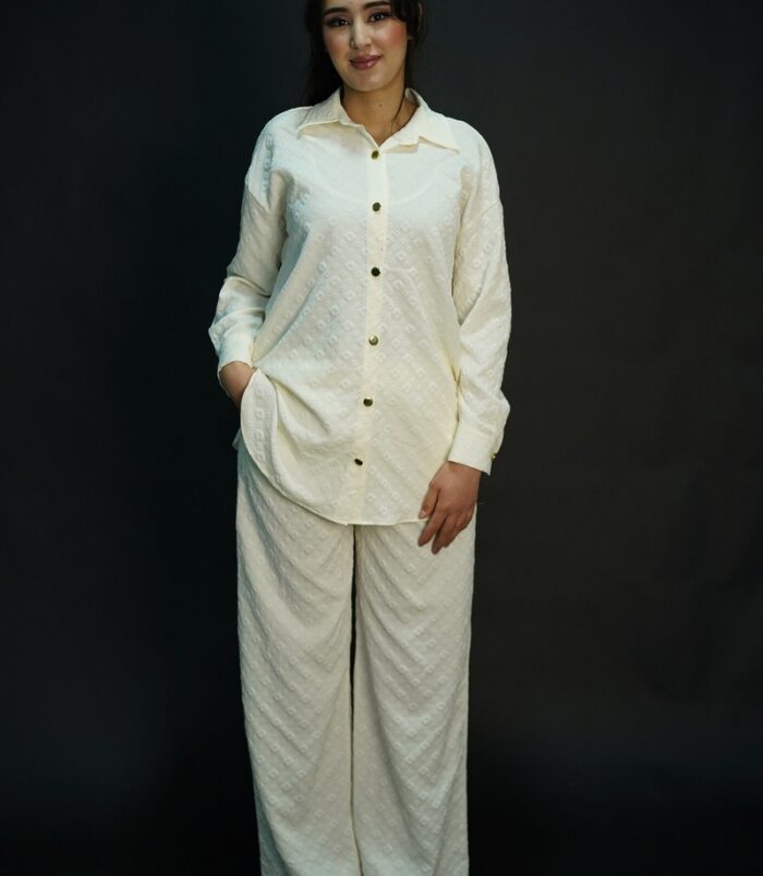 ENS-CP-003_ensemble-chemise-pantalon-goufrie-creme.jpg ENS-CP-003_ensemble-chemise-pantalon-goufrie-creme.jpg