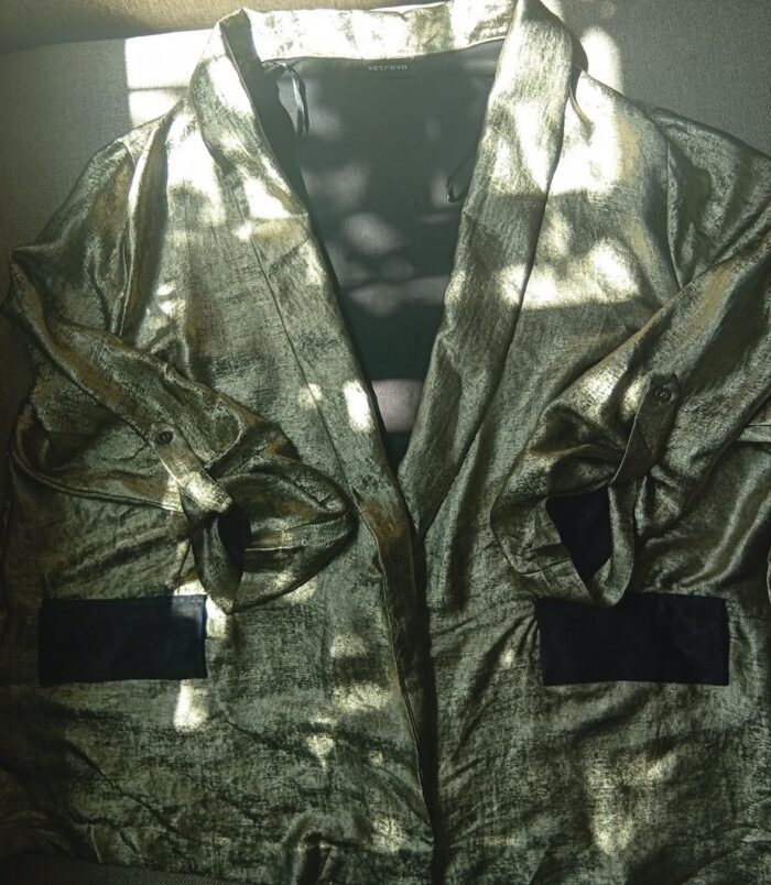 VEST-VFM-001_veste-velours-froise-metallise-dore.jpg VEST-VFM-001_veste-velours-froise-metallise-dore.jpg